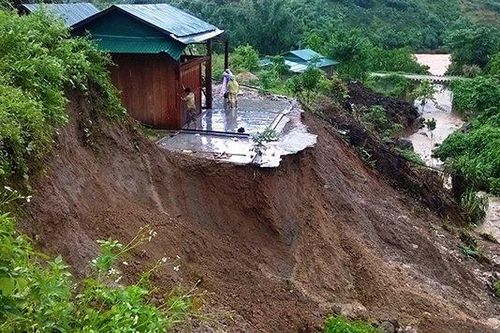 Cách nhận biết các dấu hiệu sạt lở đất và quy tắc đảm bảo an toàn cần nắm vững