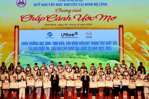 Ninh Bình: Quỹ Khuyến học, khuyến tài Đinh Bộ Lĩnh 'Chắp cánh ước mơ' cho những tài năng trẻ