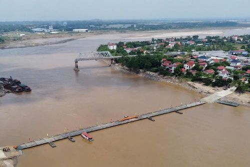 Cầu phao Phong Châu tiếp tục hoạt động trở lại