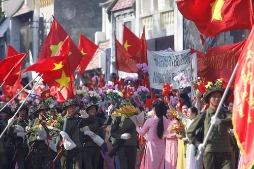 Tự hào, xúc động những hình ảnh của 'Ngày về chiến thắng'