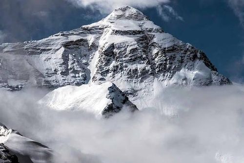 Chuyên gia nói gì khi 'Nóc nhà thế giới' Everest không ngừng cao lên?