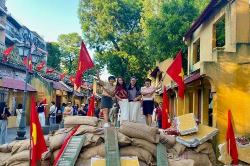 Người Hà Nội bồi hồi tìm về 'Ký ức Hà Nội' ở Phùng Hưng