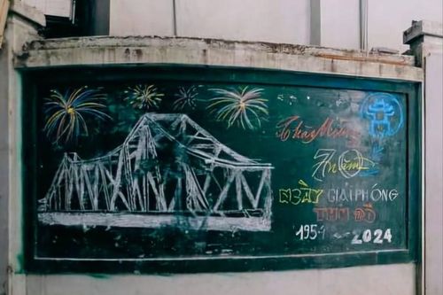 'Hà Nội chất lừ' qua những bức vẽ trên bảng đen