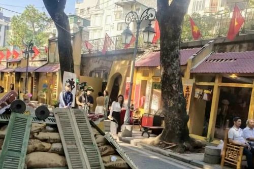 Tái hiện ngày Toàn quốc kháng chiến ở phố bích họa Phùng Hưng