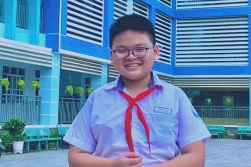 Nam sinh lớp 8 thắng giải thiết kế vương miện hoa hậu