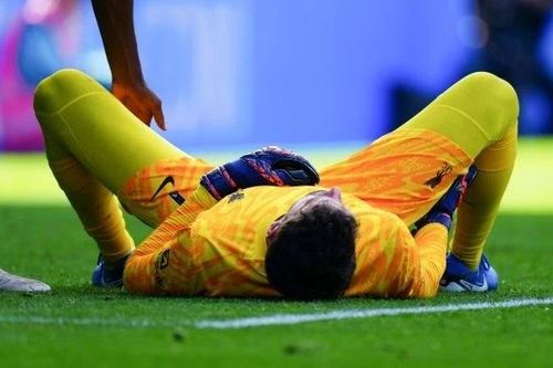 Liverpool trả giá đắt cho ngôi đỉnh bảng