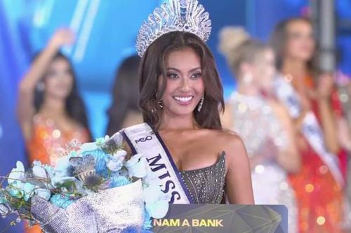 Mỹ nhân người Indonesia đăng quang Miss Cosmo, nhận 2,5 tỷ đồng tiền thưởng