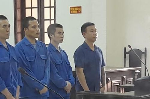 Vụ buôn lậu than củi lớn qua biên giới: Phạt 1,7 tỷ đồng, tịch thu 9 xe tải