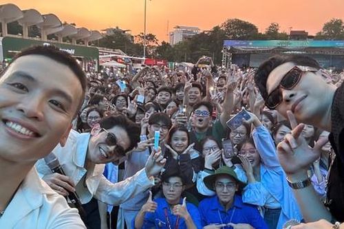 DaLAB, Bùi Trường Linh hòa giọng cùng hàng nghìn sinh viên tại Ngày Thẻ Việt Nam 2024 - Sóng Festival