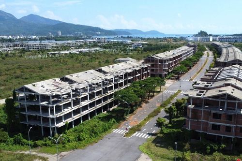 Hoang lạnh ở khu đô thị nghìn tỷ; hoãn đấu giá lô đất nông thôn khởi điểm 10 tỷ