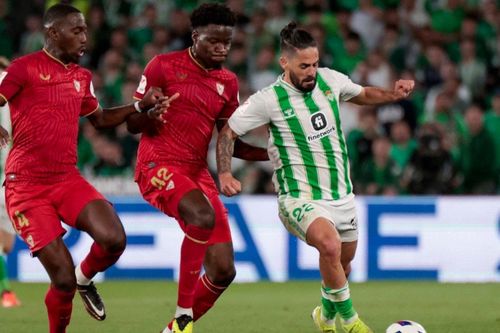 Nhận định, dự đoán Sevilla vs Real Betis: Sóng gió bủa vây