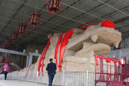 Người nông dân đào cát đụng phải 'rồng đá' dài 369m, hiện trường lập tức bị phong tỏa