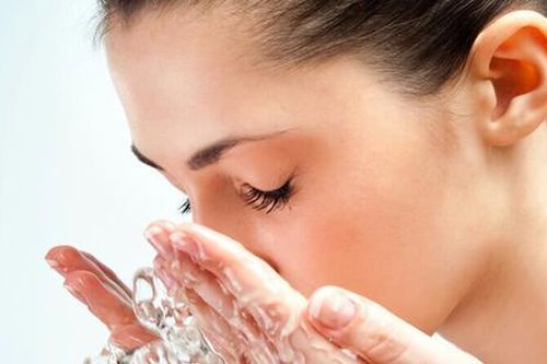 4 sai lầm khiến da càng thêm tệ dù rửa mặt kỹ càng