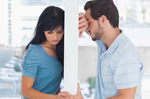 Vợ chìm trong nỗi đau bị chồng lừa dối