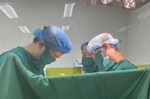 Kiêng sinh con mùng 1, sản phụ gặp nguy