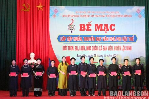 Bế mạc lớp tập huấn, truyền dạy văn hóa phi vật thể tại huyện Lộc Bình