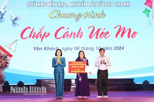 Trao thưởng Quỹ Khuyến học, khuyến tài Vũ Duy Thanh