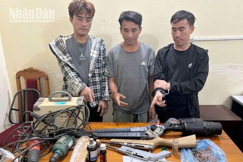 Bắt giữ 3 đối tượng chế tạo và mua bán súng tự chế