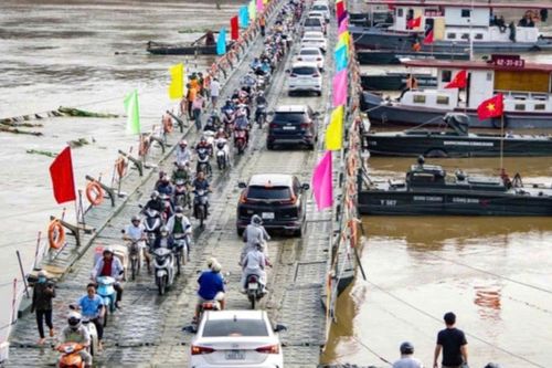 Cầu phao Phong Châu được thông xe trở lại