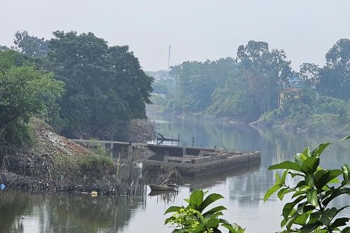 Sóc Sơn - Hà Nội: Công trình lấn sông Cà Lồ 'thi gan' với pháp luật?