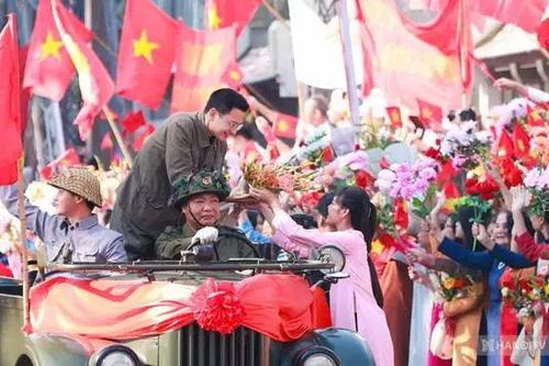 Hình ảnh 'Đoàn quân tiến về' được tái hiện xúc động