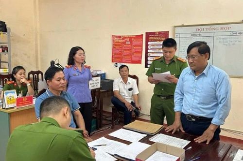 Bắt tạm giam cán bộ Ban Quản lý rừng phòng hộ sông Đà lừa đảo chiếm đoạt tài sản