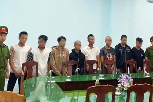 Khởi tố nhóm 'bốc đầu' xe để quay video đăng facebook khoe 'chiến tích'