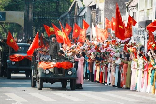 Hoàng Công Cường gây choáng với đại thực cảnh ở Hà Nội có 10.000 người tham gia