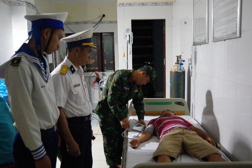 Cấp cứu ngư dân đột quỵ khi đang khai thác hải sản
