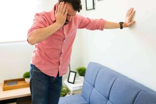 Một số bài tập đơn giản hỗ trợ kiểm soát chóng mặt tại nhà