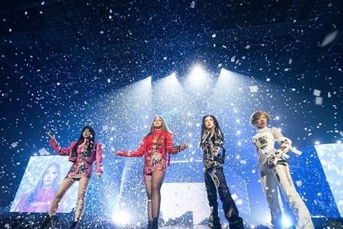 Concert tái hợp của 2NE1: 'Nửa K-Pop' đi xem, YG Family một thời hội ngộ