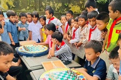 Lồng ghép thông điệp môi trường, tuổi trẻ Kỳ Sơn đem đến 'vòng đời' mới cho lốp xe