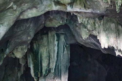 Bên trong hang động có dấu tích của người tiền sử