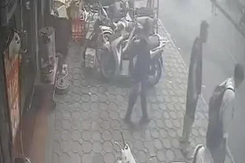 Hà Nội: Nam sinh bị chặn xe, hành hung trên đường đi học về