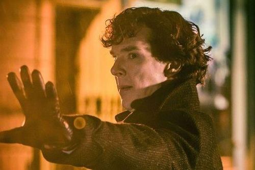 Thám tử hư cấu Sherlock Holmes sử dụng phương pháp suy luận nào?