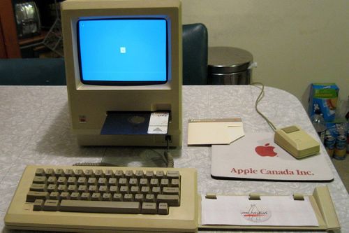 Máy tính Apple hơn 40 năm tuổi có giá 100.000 USD