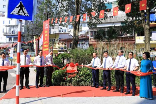 Quận Ba Đình gắn biển 2 công trình dịp 70 năm Ngày Giải phóng Thủ đô