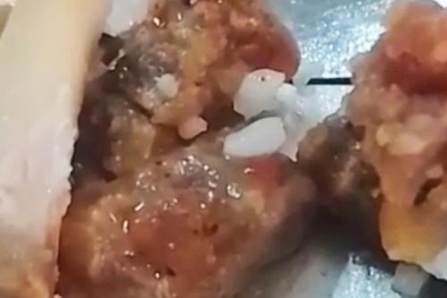 Đồng Nai: phát hiện có 'sinh vật lạ' trong thức ăn của công nhân
