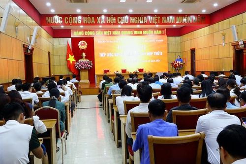 Đồng chí Nguyễn Xuân Thắng tiếp xúc cử tri tại Quảng Ninh
