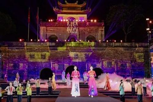 Tái hiện hình ảnh Hà Nội lên áo dài