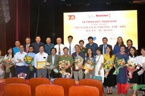 Trao giải Cuộc thi viết '70 năm Giải phóng Thủ đô: Ký ức tự hào'