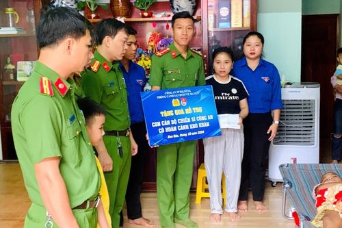 Phòng Cảnh sát Điều tra tội phạm về ma túy Công an TP Đà Nẵng thực hiện chương trình Đồng hành cùng Công an xã