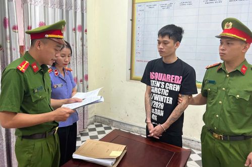 Lừa bán vé xe chiếm đoạt hàng trăm triệu đồng