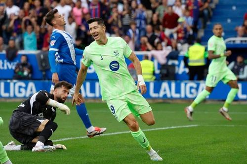 Lewandowski lập hat-trick, Barcelona vẫn dẫn đầu trước kỳ nghỉ