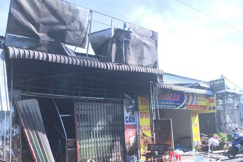 Hỏa hoạn thiêu rụi 3 căn nhà ở Cà Mau