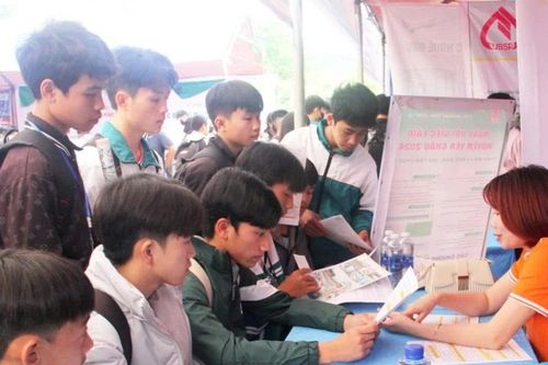 Huyện Yên Châu giới thiệu và tư vấn việc làm cho người lao động