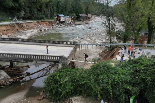 Mỹ đấu tranh để dập tắt các thuyết âm mưu về cơn bão Helene