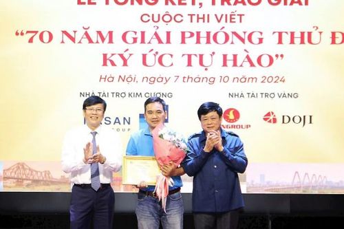 Trao giải Cuộc thi viết '70 năm Giải phóng Thủ đô: Ký ức tự hào'