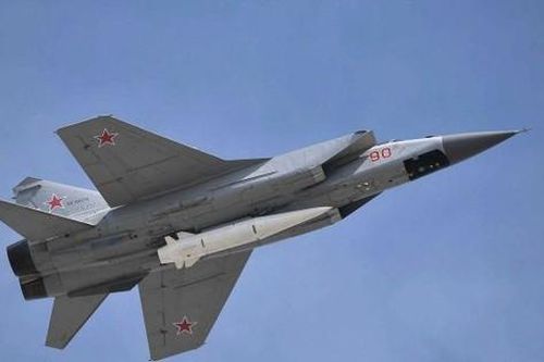 Nga tấn công căn cứ không quân Ukraine bằng tên lửa siêu thanh Kinzhal