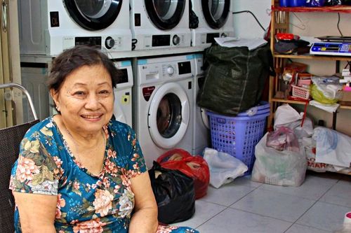 Cảnh lạ ở hẻm 'nhà thùng' TPHCM: Trăm năm ngăn đôi 2 cảnh đời trái ngược